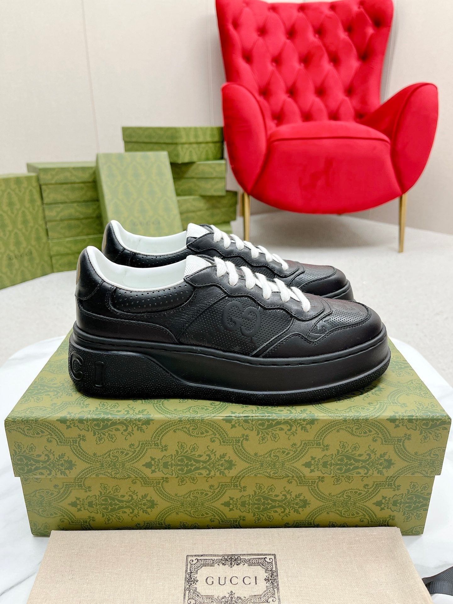 GUCCI EMBOSSED TRAINER BLACK CALFSKIN