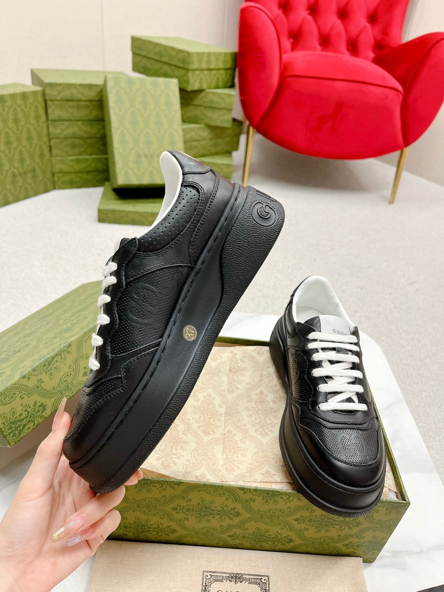 GUCCI EMBOSSED TRAINER BLACK CALFSKIN