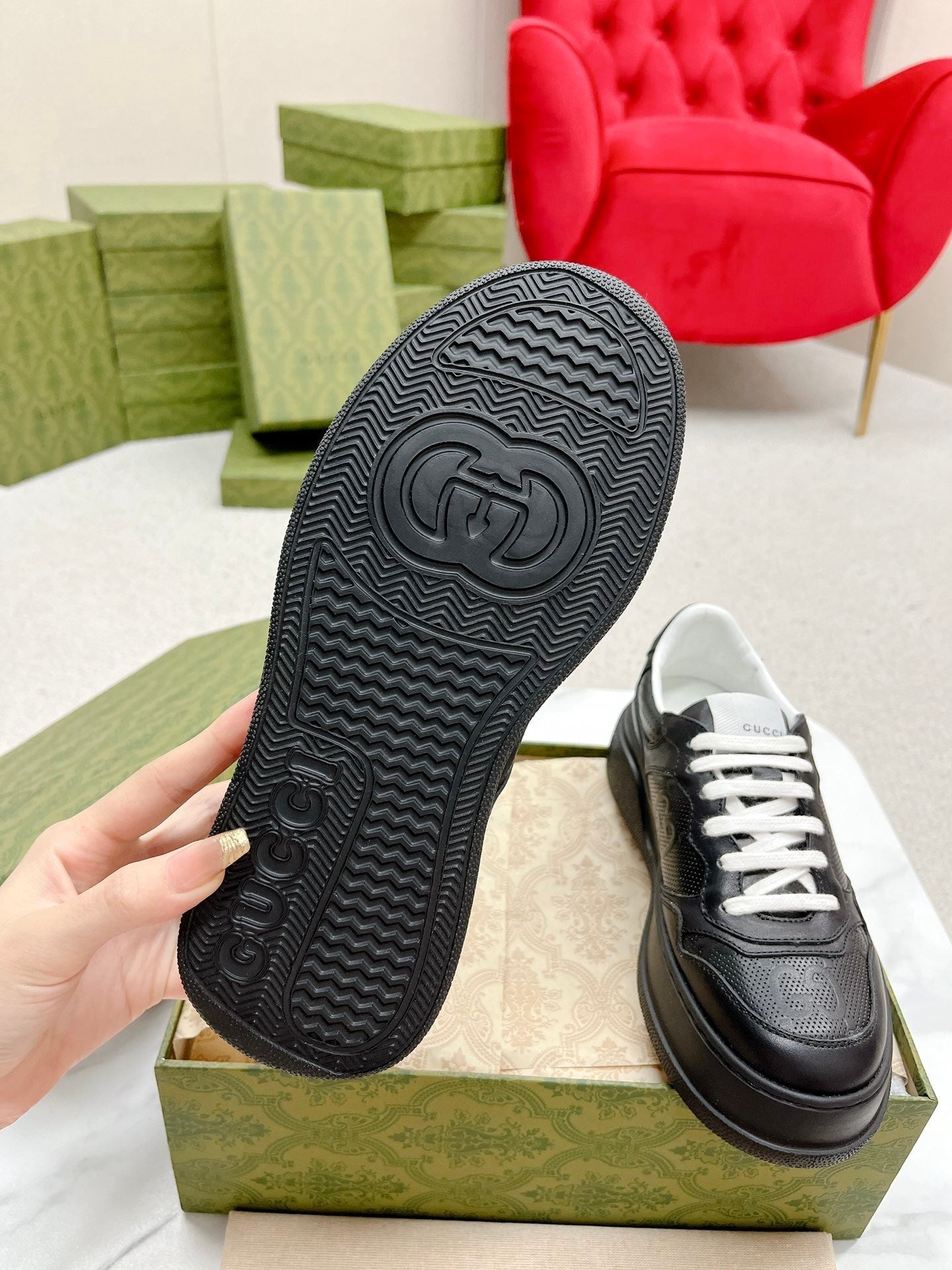GUCCI EMBOSSED TRAINER BLACK CALFSKIN