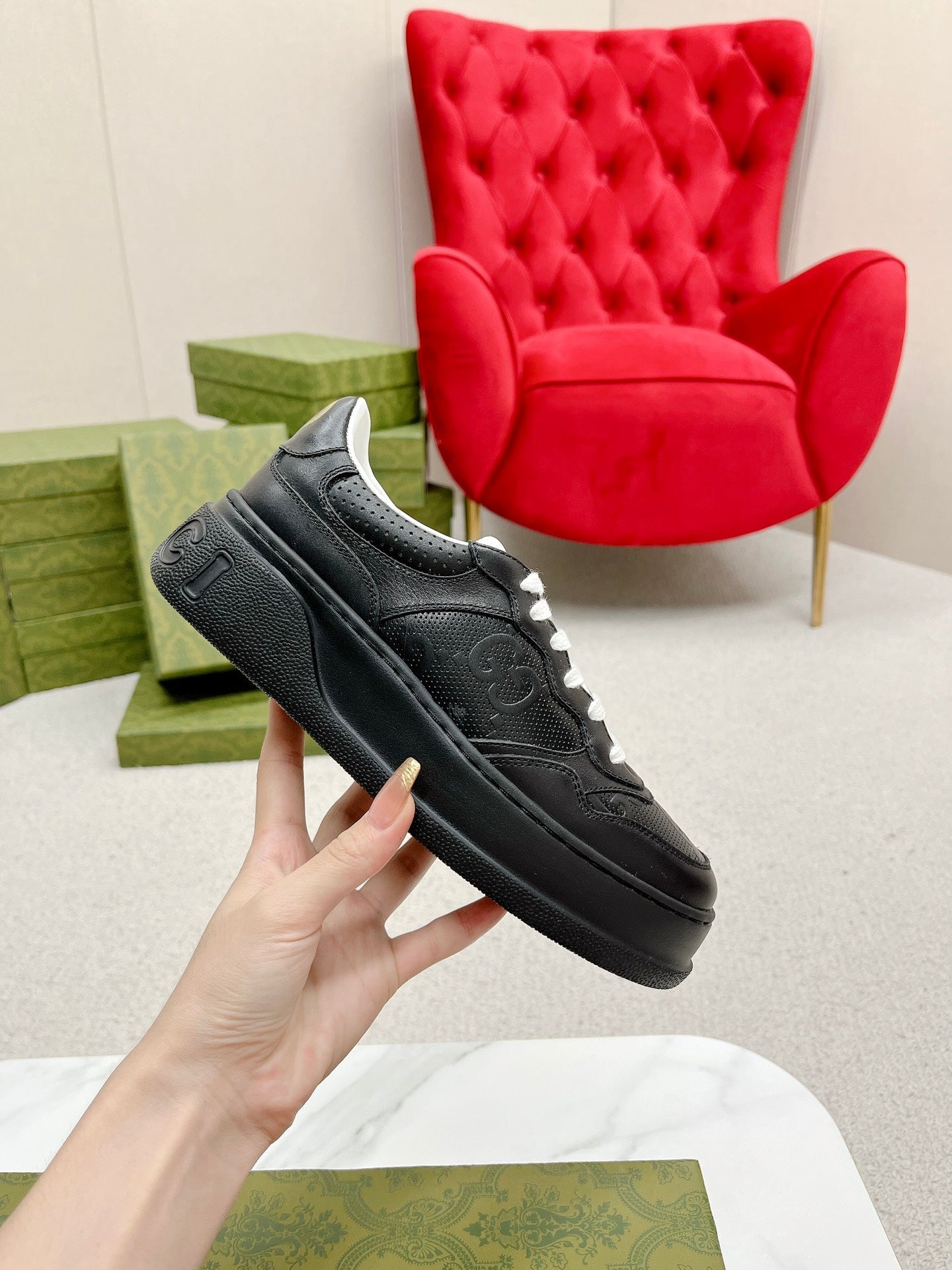 GUCCI EMBOSSED TRAINER BLACK CALFSKIN