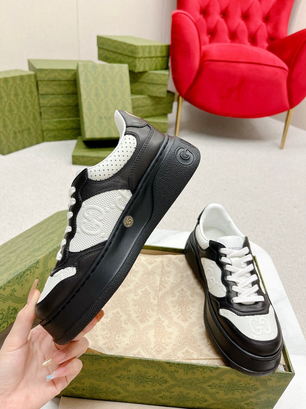GUCCI EMBOSSED TRAINER BLACK AND WHITE CALFSKIN