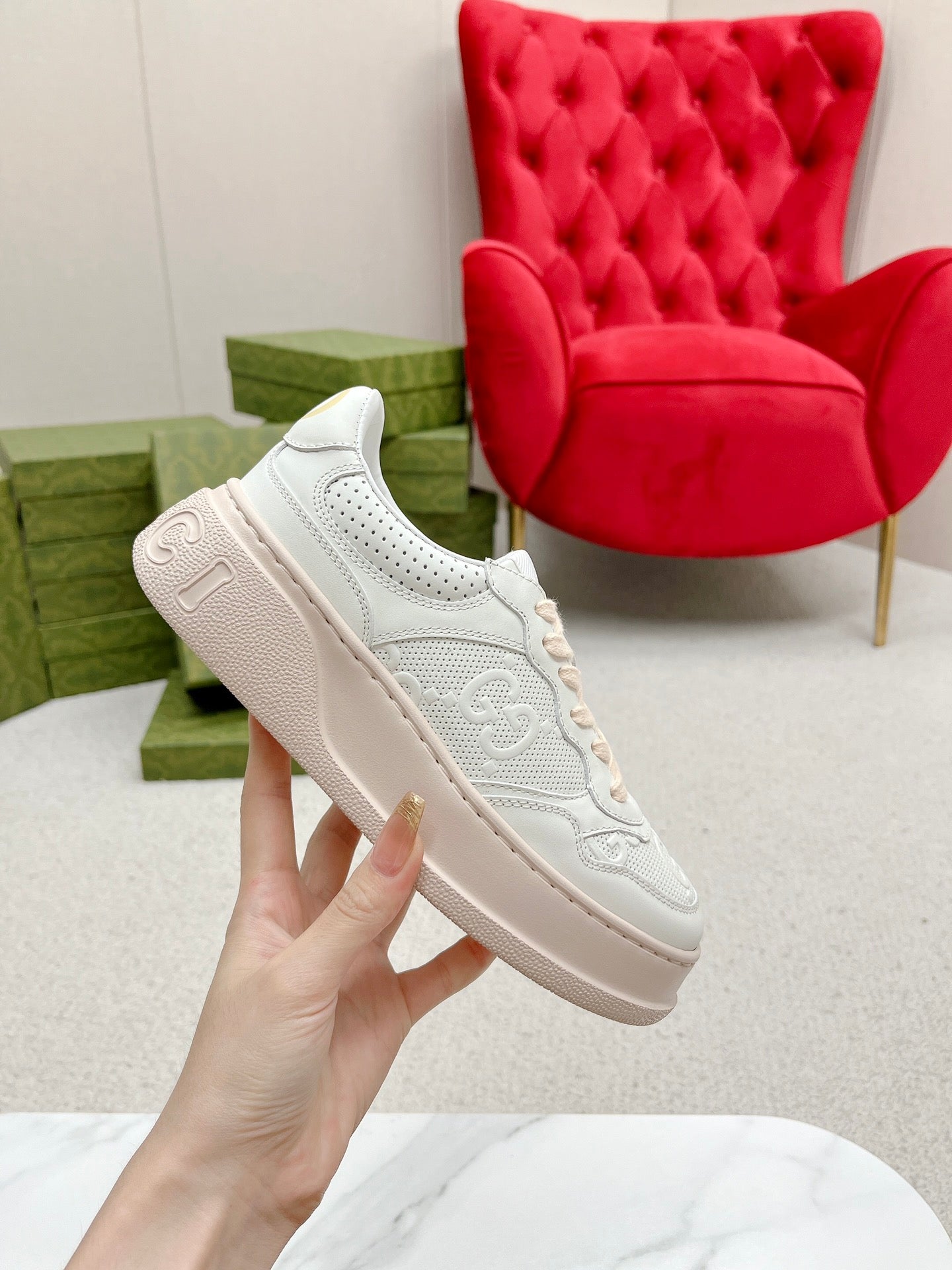 GUCCI EMBOSSED TRAINER WHITE AND PASTEL PINK CALFSKIN