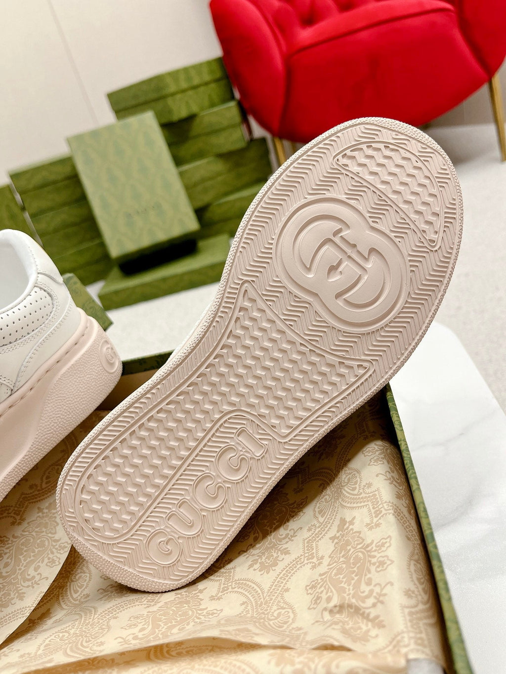 GUCCI EMBOSSED TRAINER WHITE AND PASTEL PINK CALFSKIN