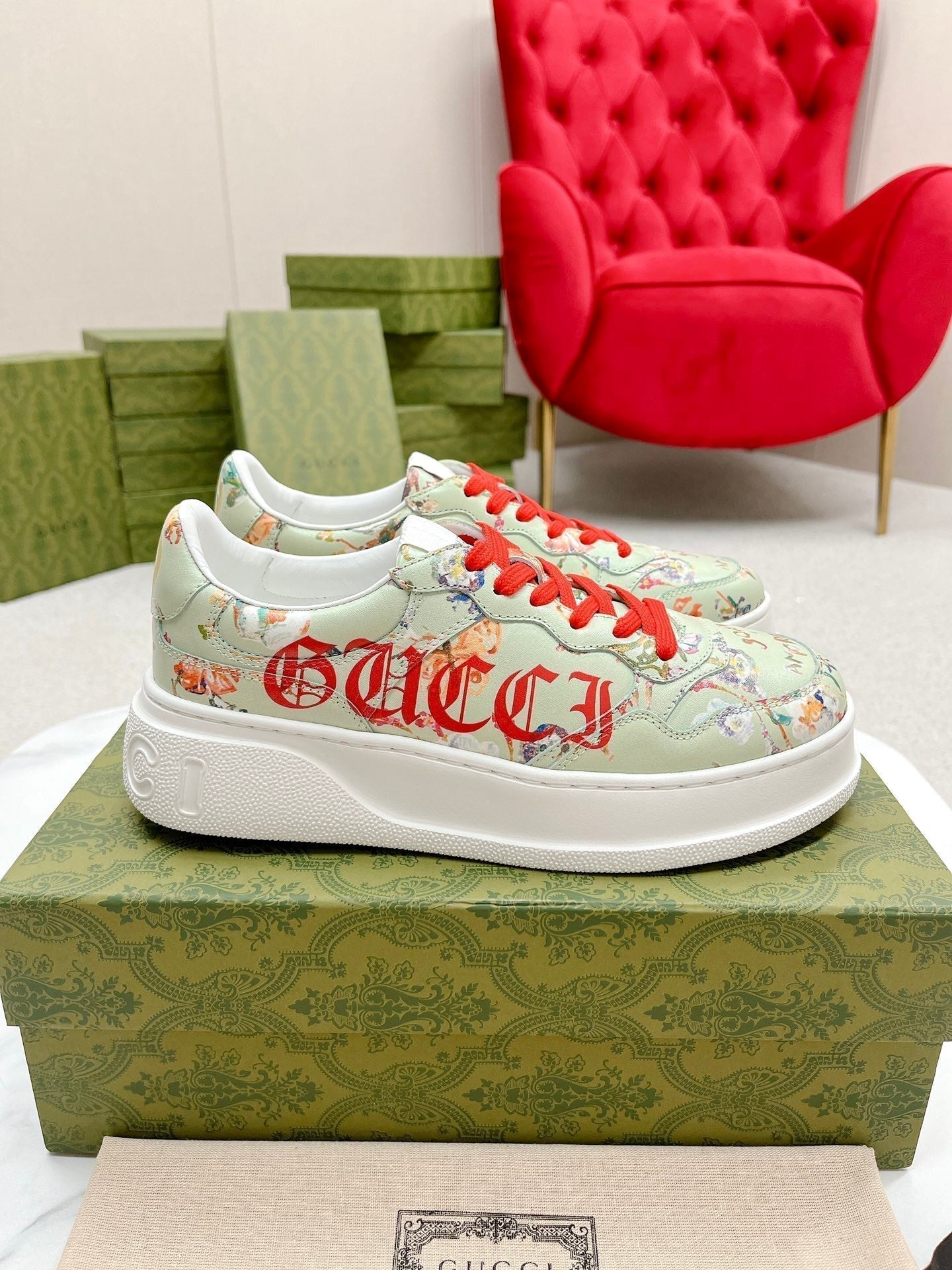GUCCI TRAINER SAGE CALFSKIN WITH FLOWERS PATTERN