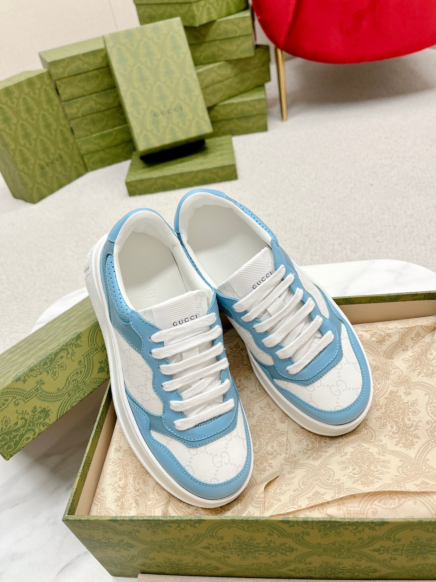 GUCCI TRAINER WHITE AND SKY CALFSKIN