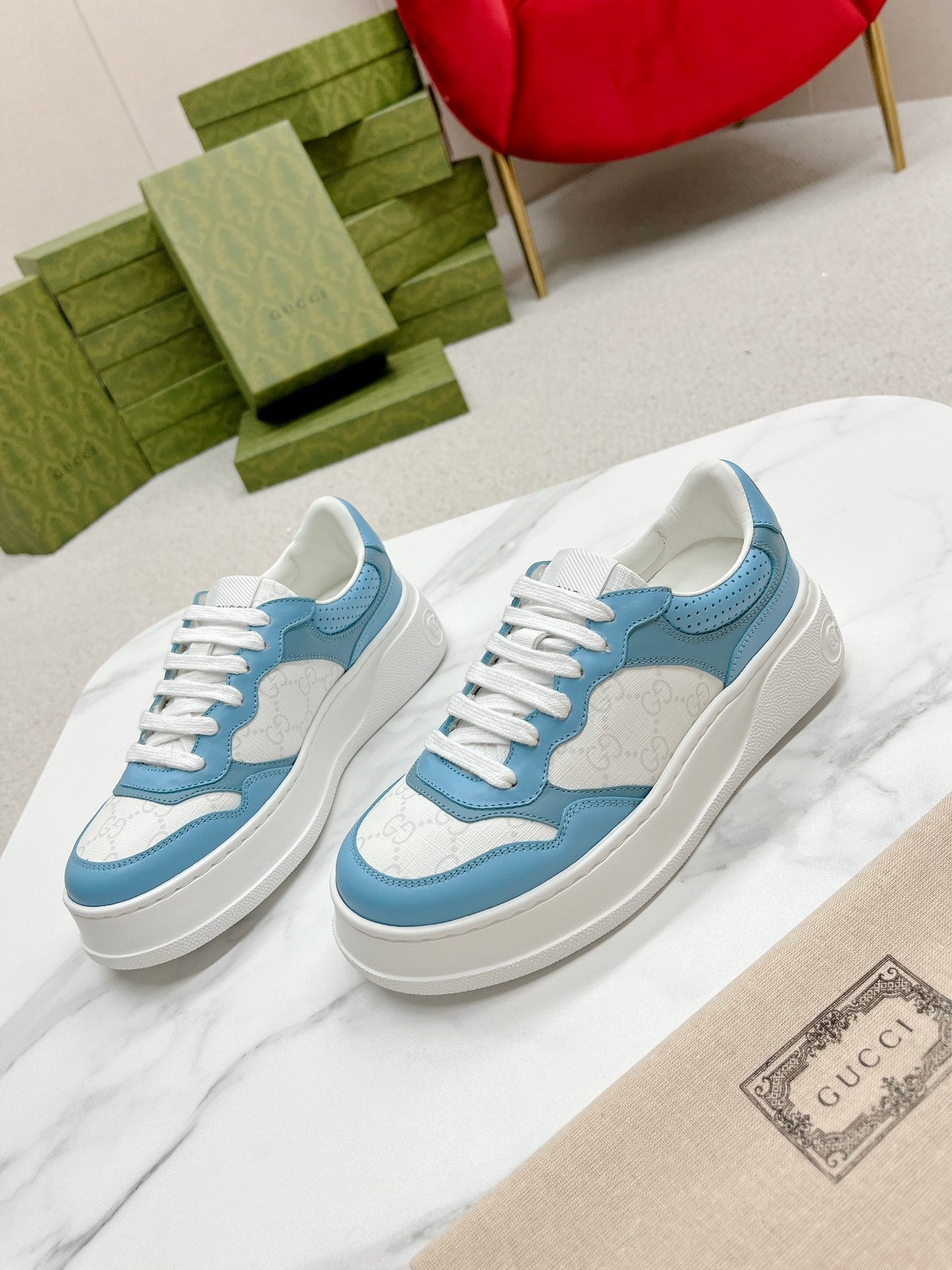 GUCCI TRAINER WHITE AND SKY CALFSKIN
