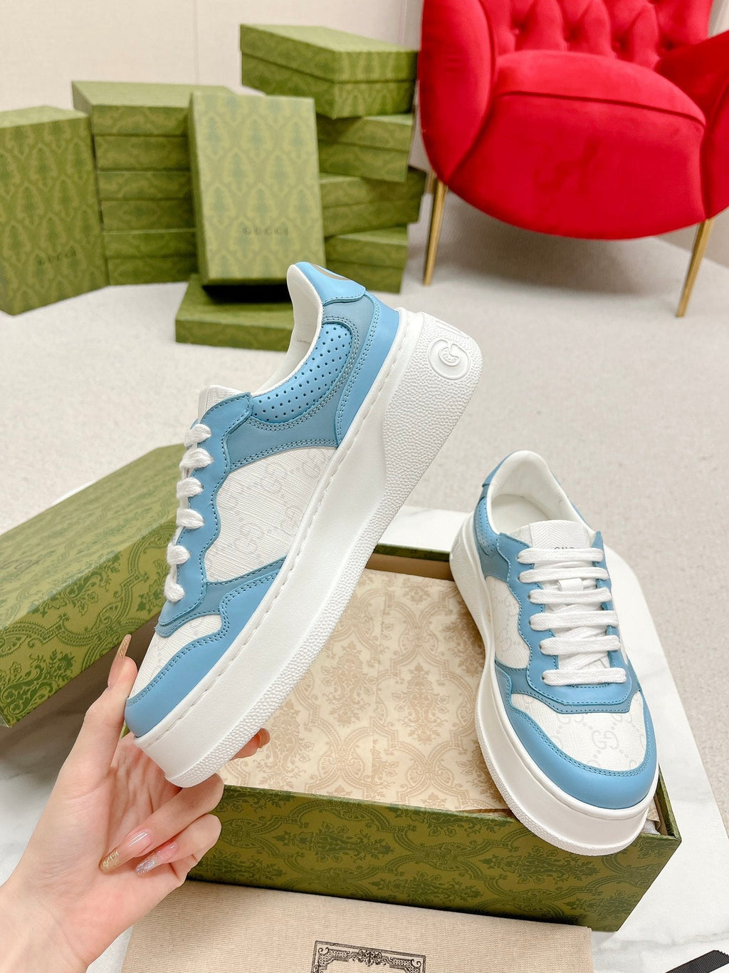 GUCCI TRAINER WHITE AND SKY CALFSKIN
