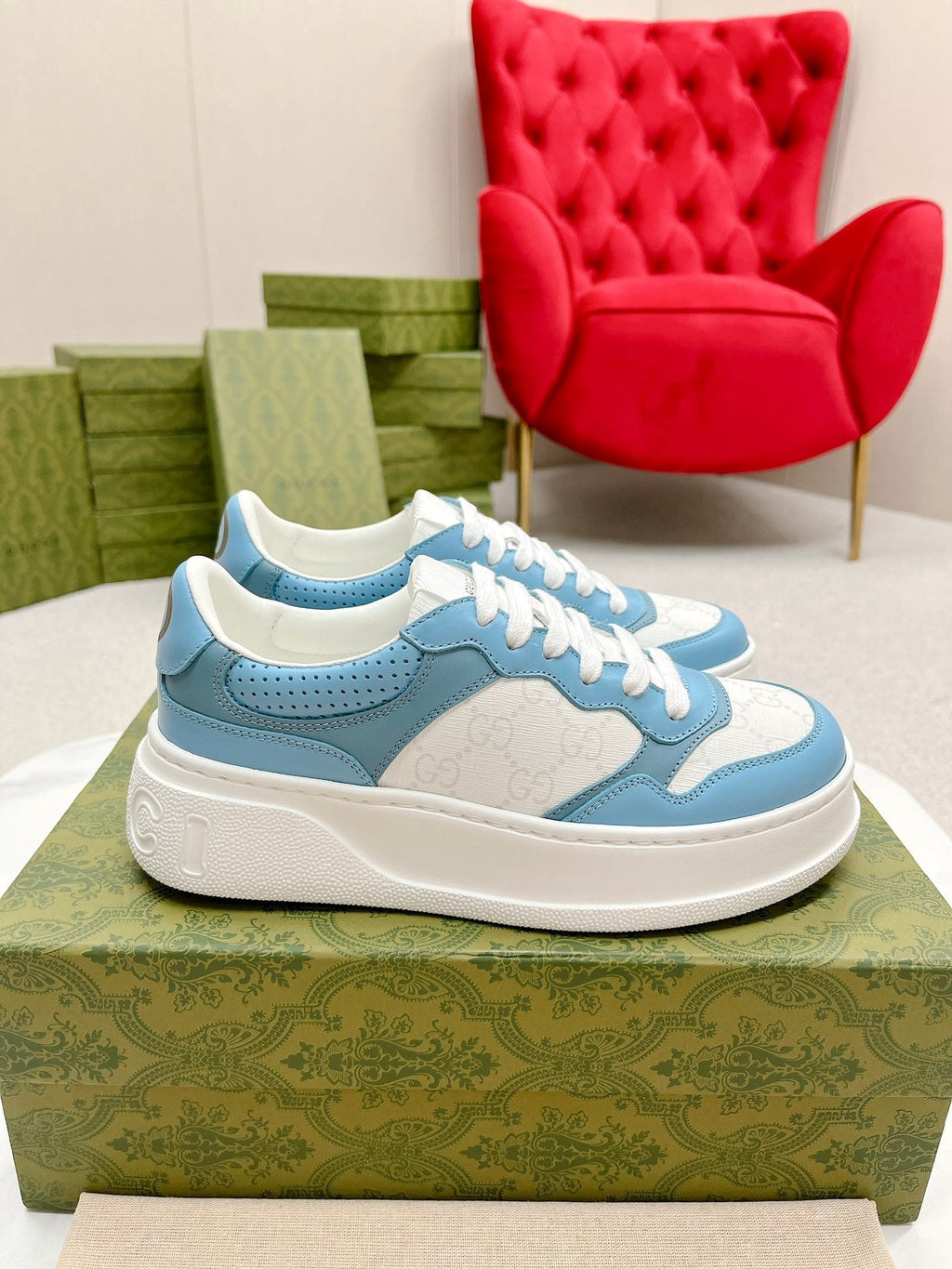 GUCCI TRAINER WHITE AND SKY CALFSKIN