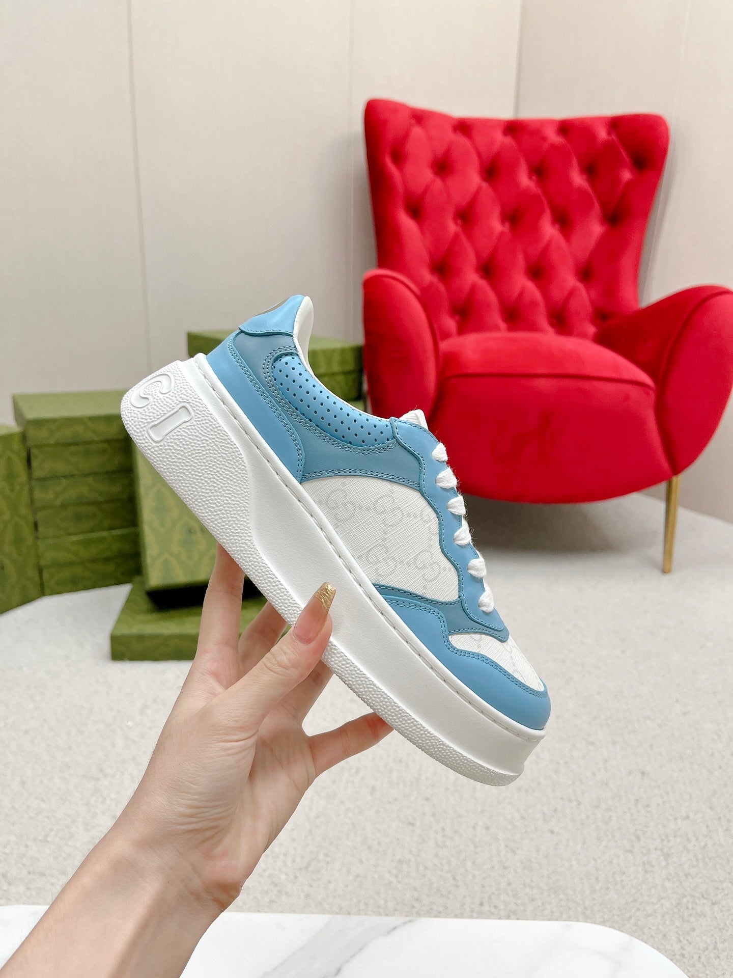 GUCCI TRAINER WHITE AND SKY CALFSKIN