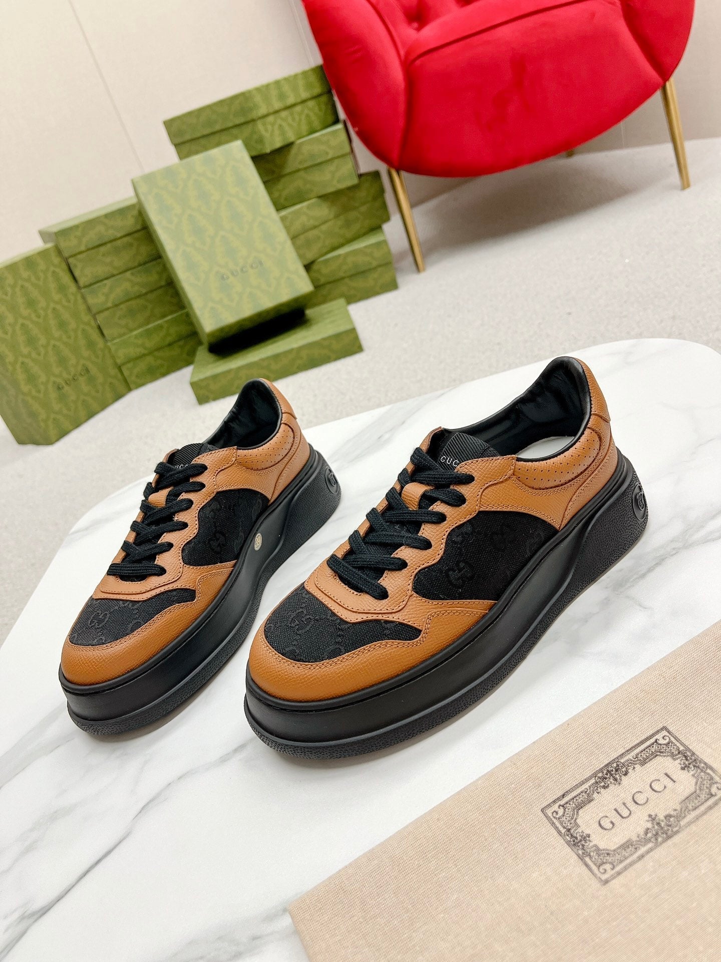 GUCCI TRAINER BLACK AND TAWNY CALFSKIN