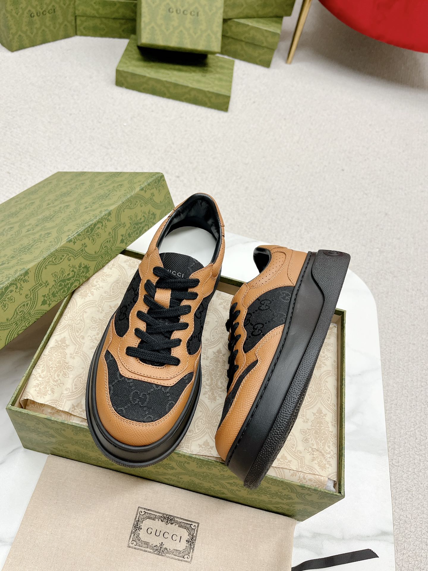 GUCCI TRAINER BLACK AND TAWNY CALFSKIN