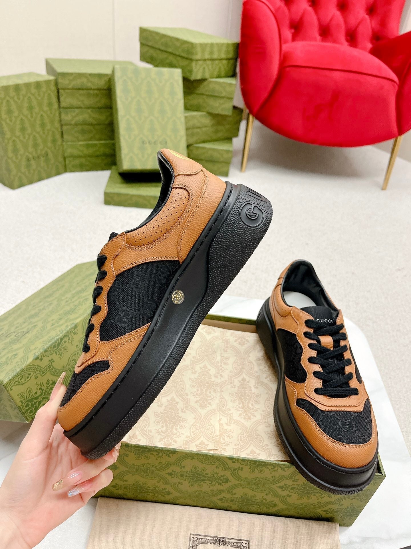 GUCCI TRAINER BLACK AND TAWNY CALFSKIN