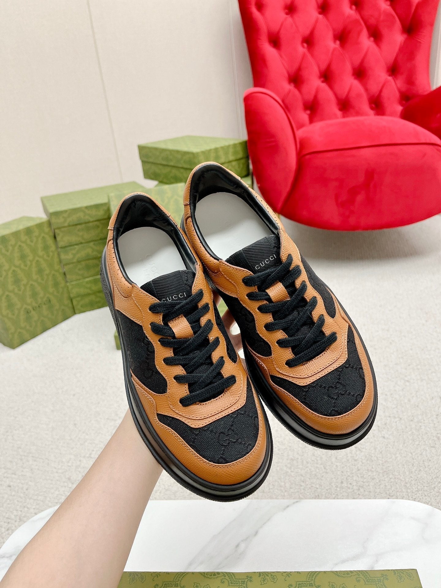 GUCCI TRAINER BLACK AND TAWNY CALFSKIN