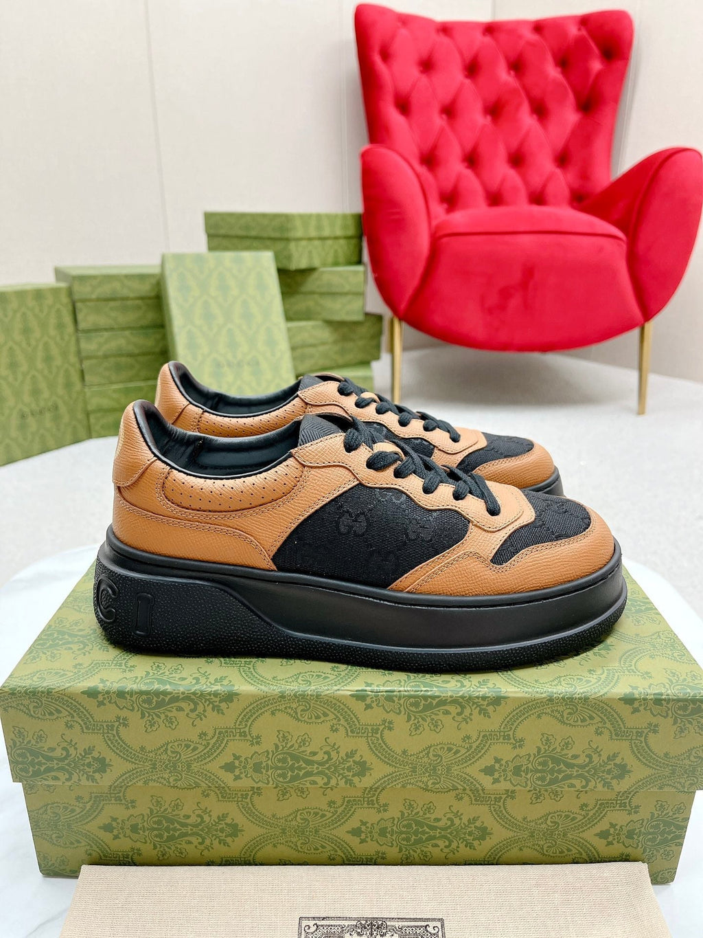 GUCCI TRAINER BLACK AND TAWNY CALFSKIN