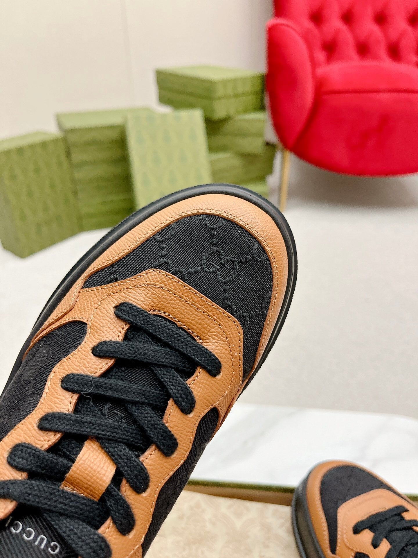 GUCCI TRAINER BLACK AND TAWNY CALFSKIN