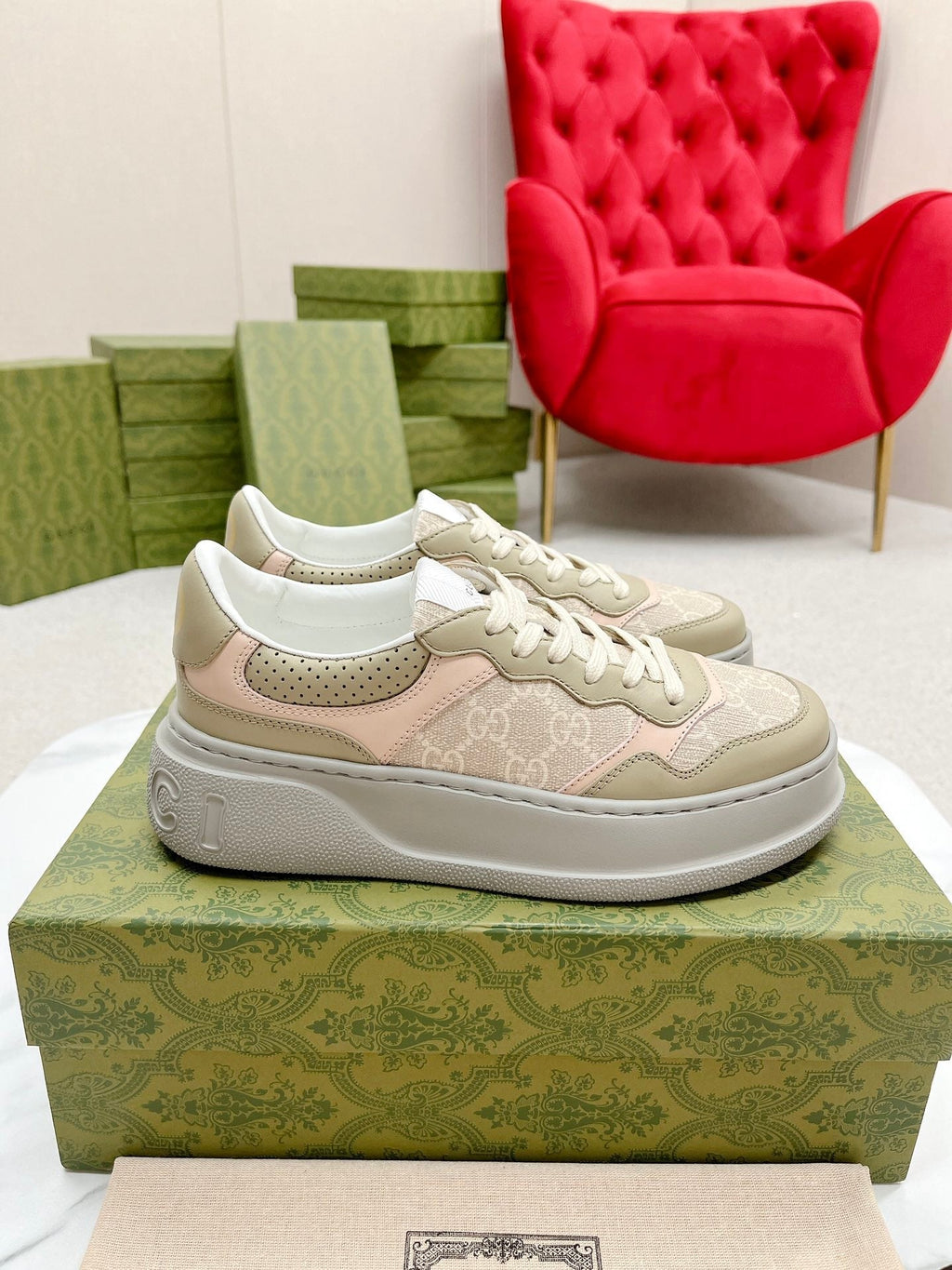 GUCCI TRAINER LIGHT GRAY AND TORTILLA CALFSKIN