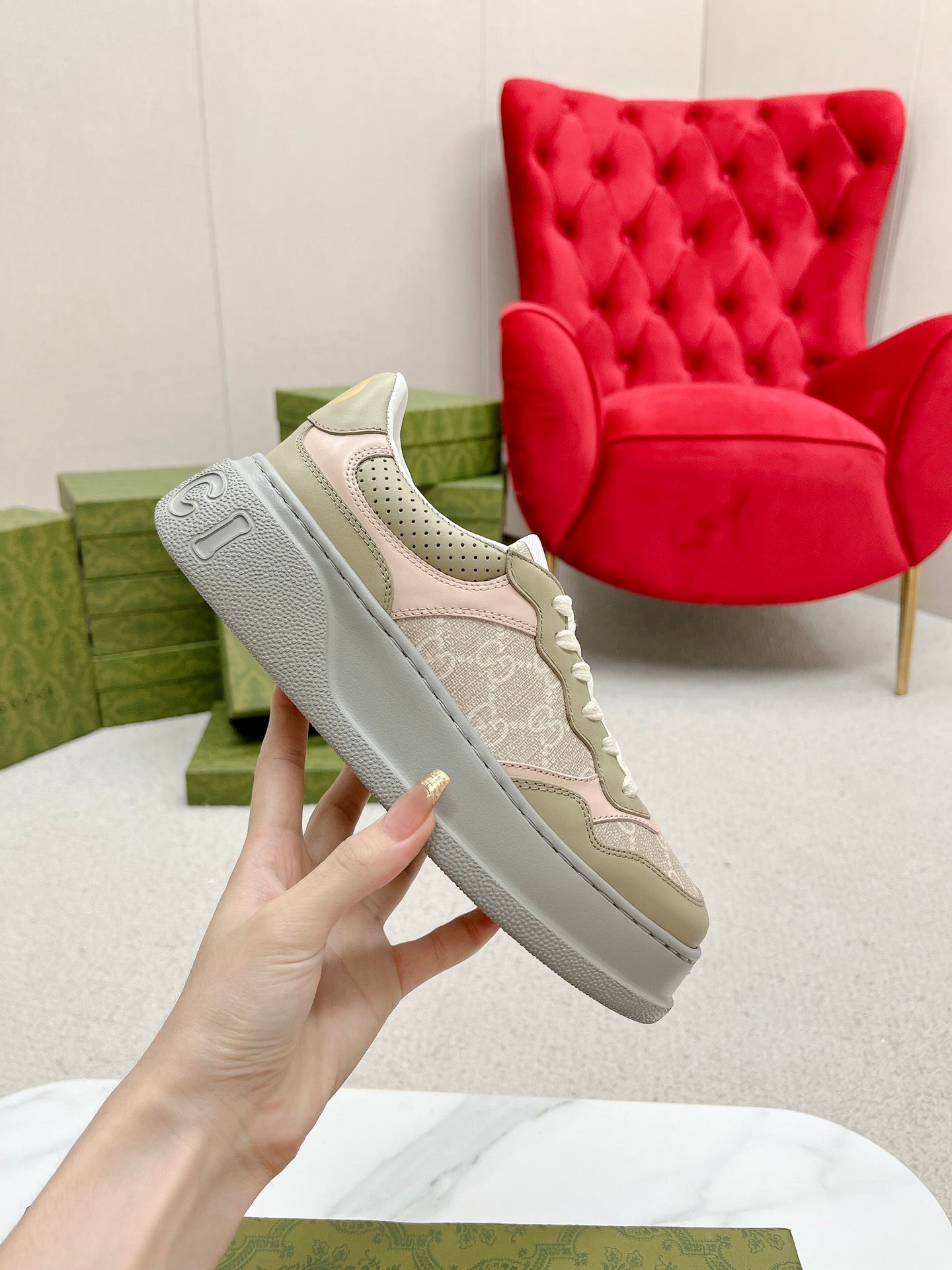 GUCCI TRAINER LIGHT GRAY AND TORTILLA CALFSKIN