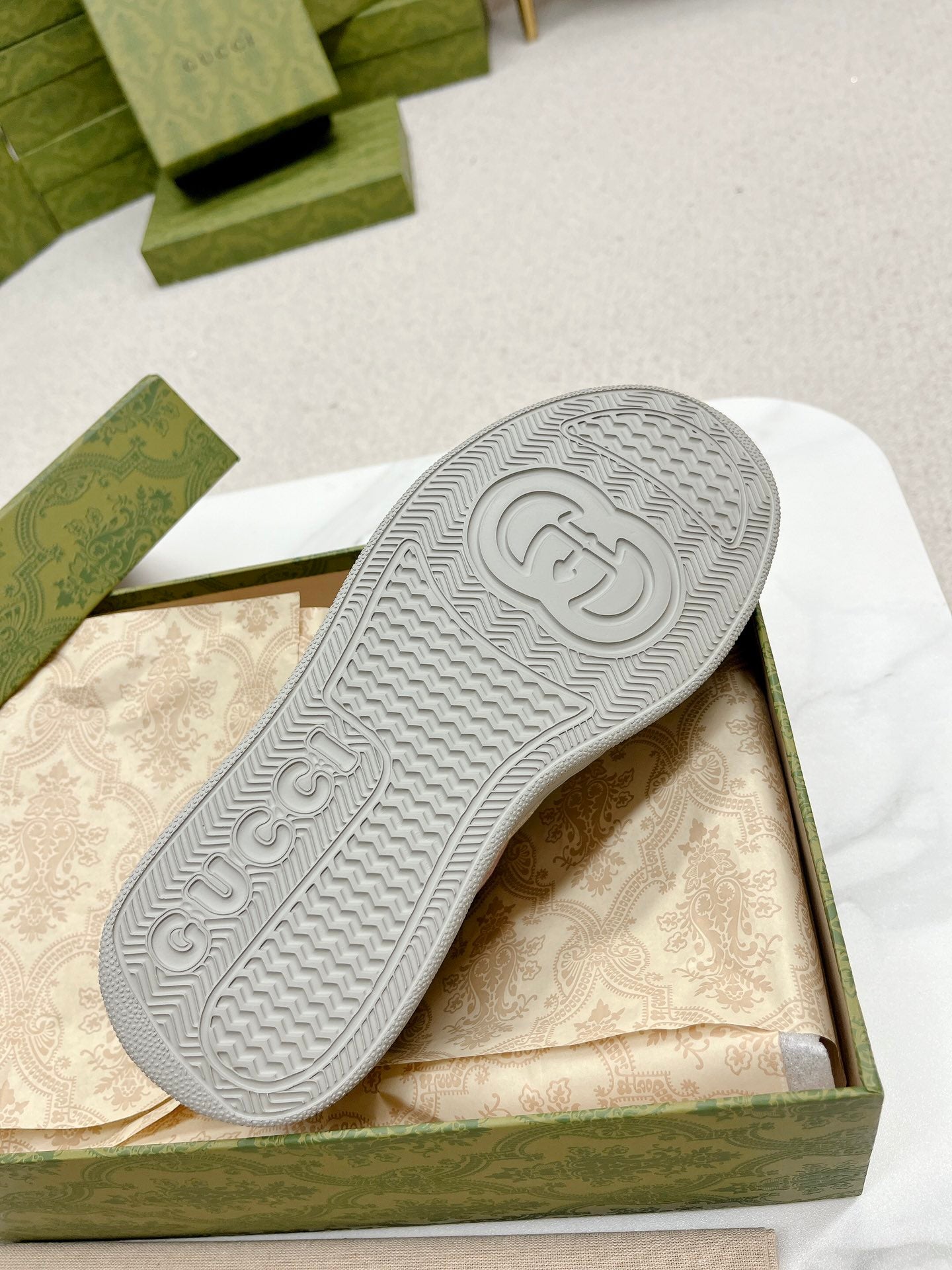 GUCCI TRAINER LIGHT GRAY AND TORTILLA CALFSKIN