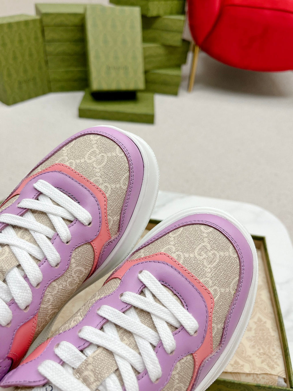 GUCCI TRAINER LIGHT GRAY AND PURPLE CALFSKIN