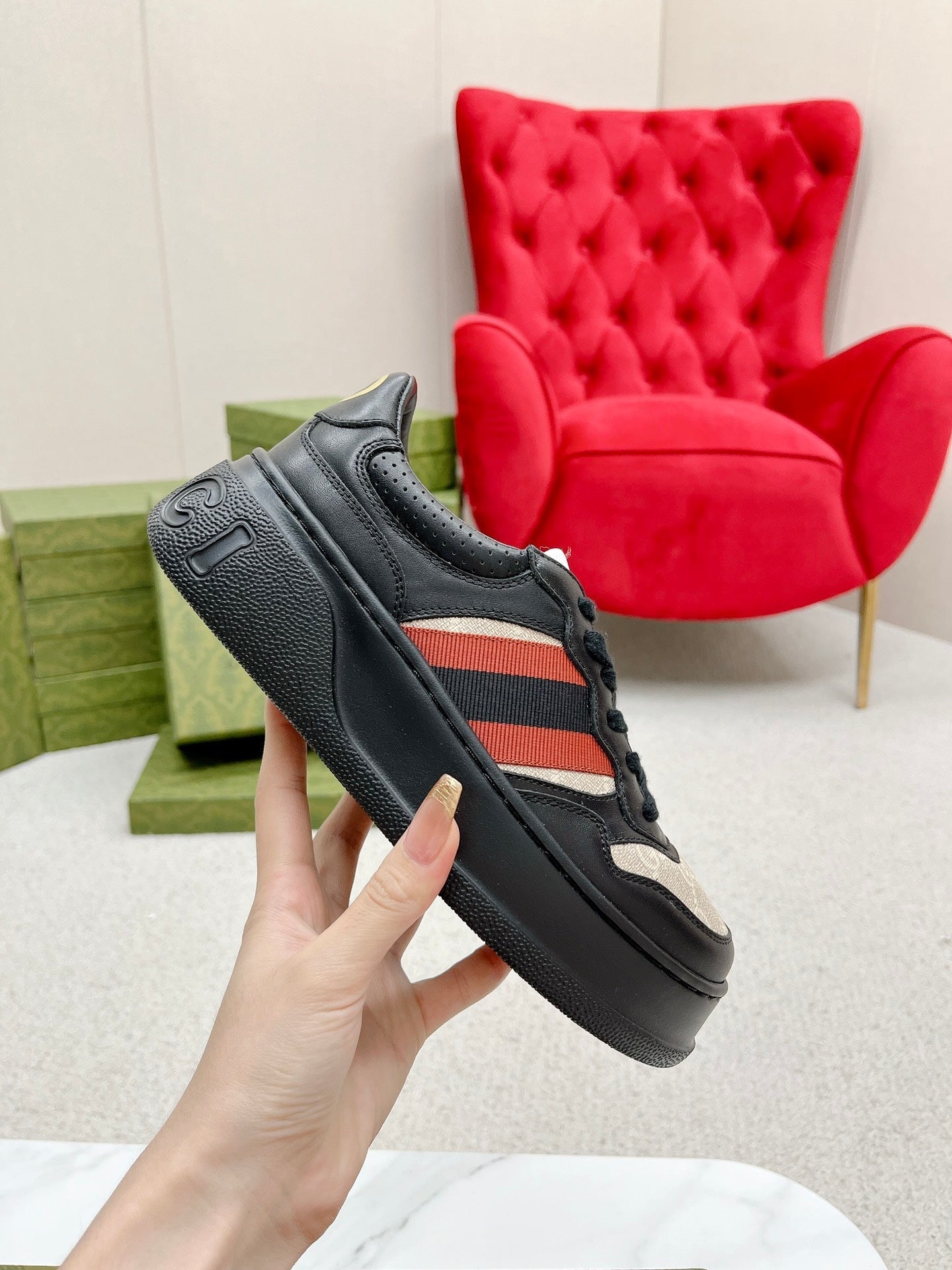 GUCCI TRAINER BLACK AND CREAM CALFSKIN