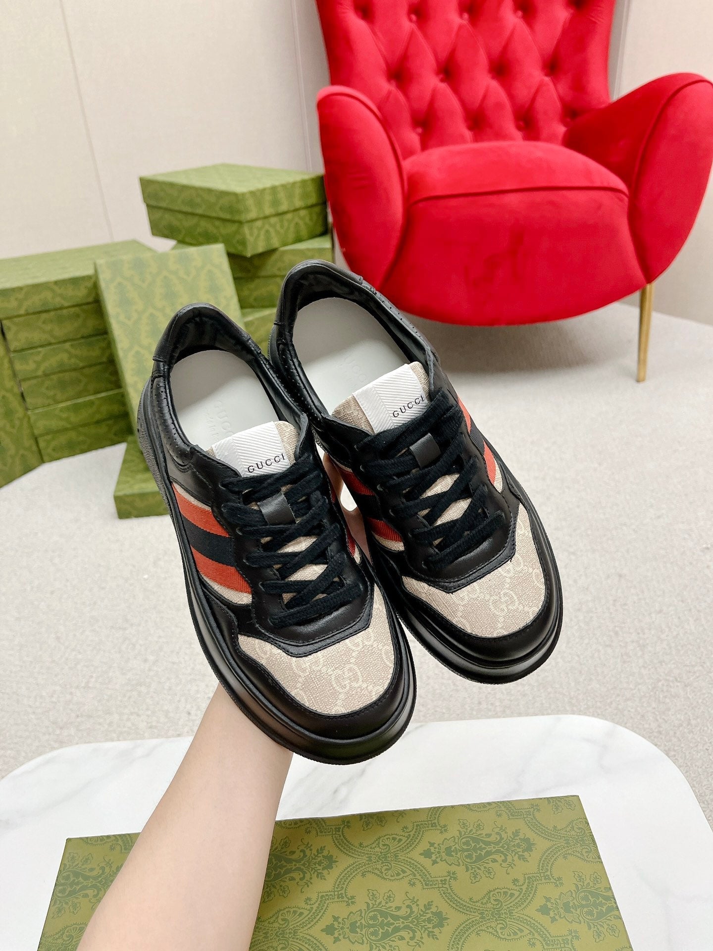 GUCCI TRAINER BLACK AND CREAM CALFSKIN