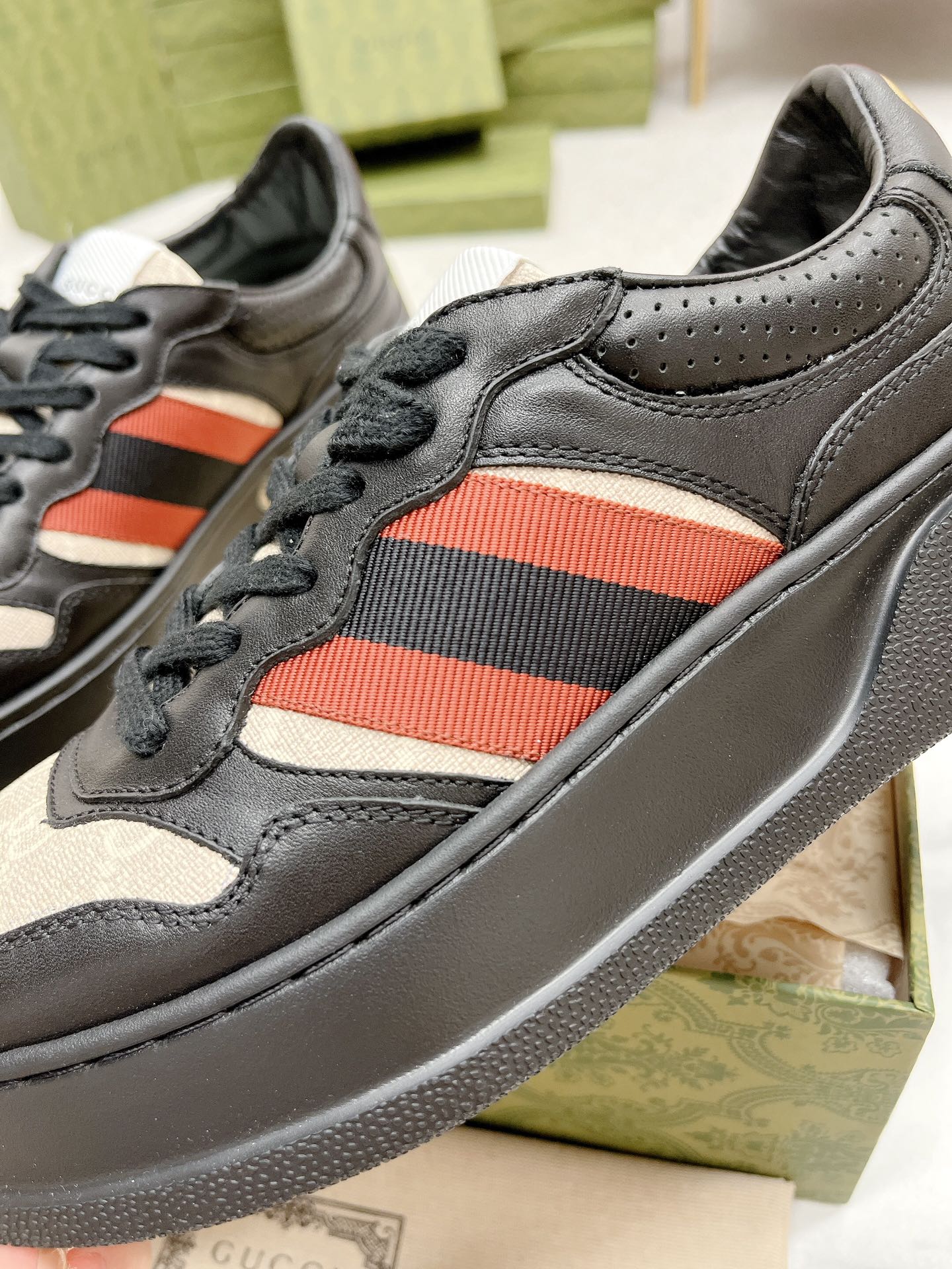 GUCCI TRAINER BLACK AND CREAM CALFSKIN