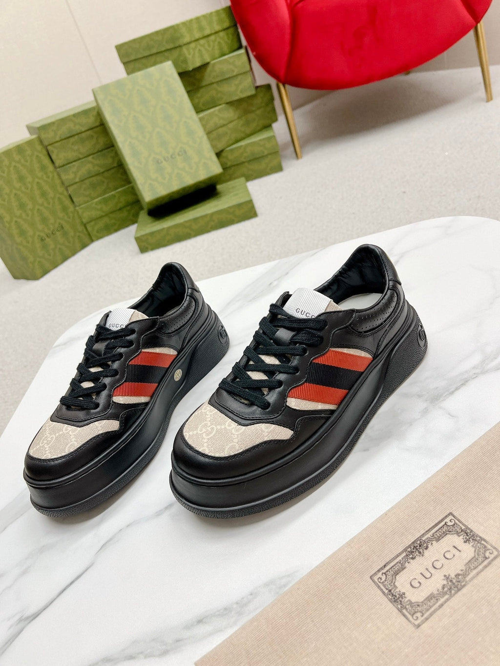 GUCCI TRAINER BLACK AND CREAM CALFSKIN