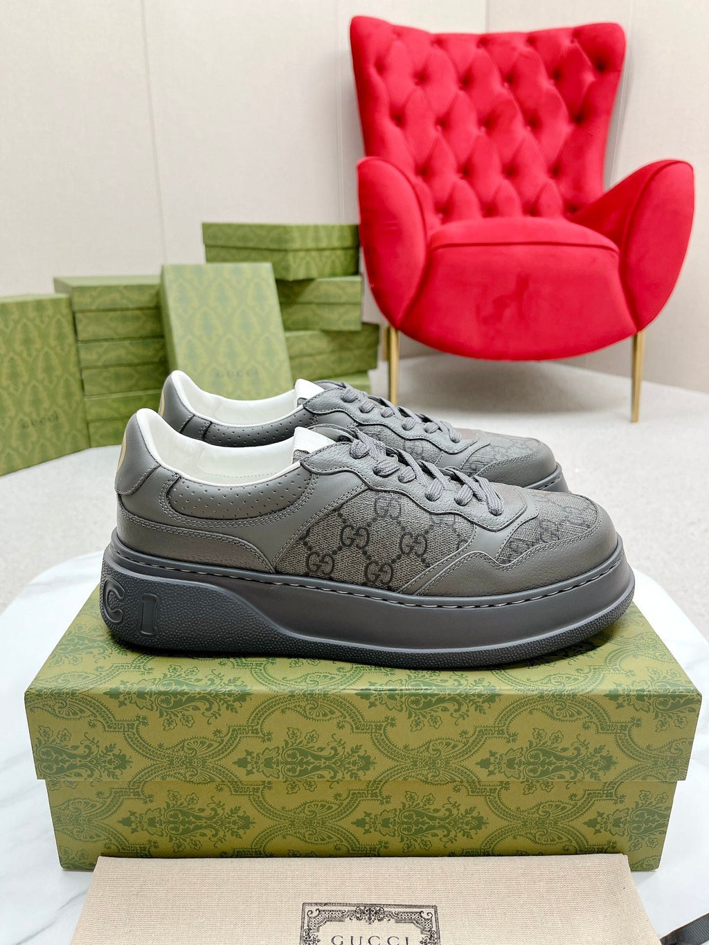 GUCCI TRAINER BRIGHT GRAY CALFSKIN