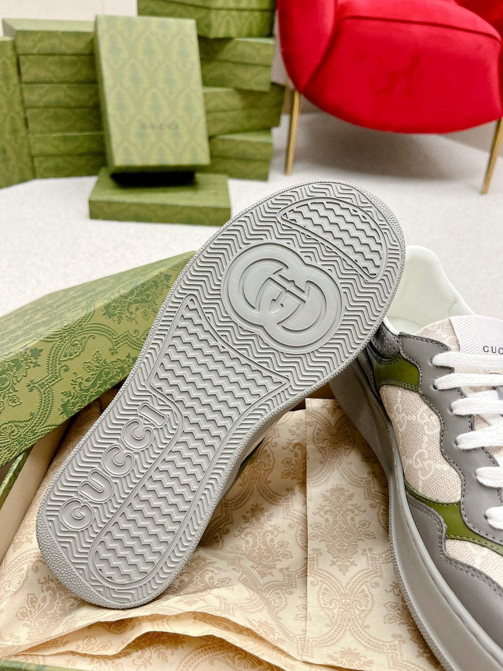 GUCCI TRAINER GRAY AND CREAMY WHITE CALFSKIN