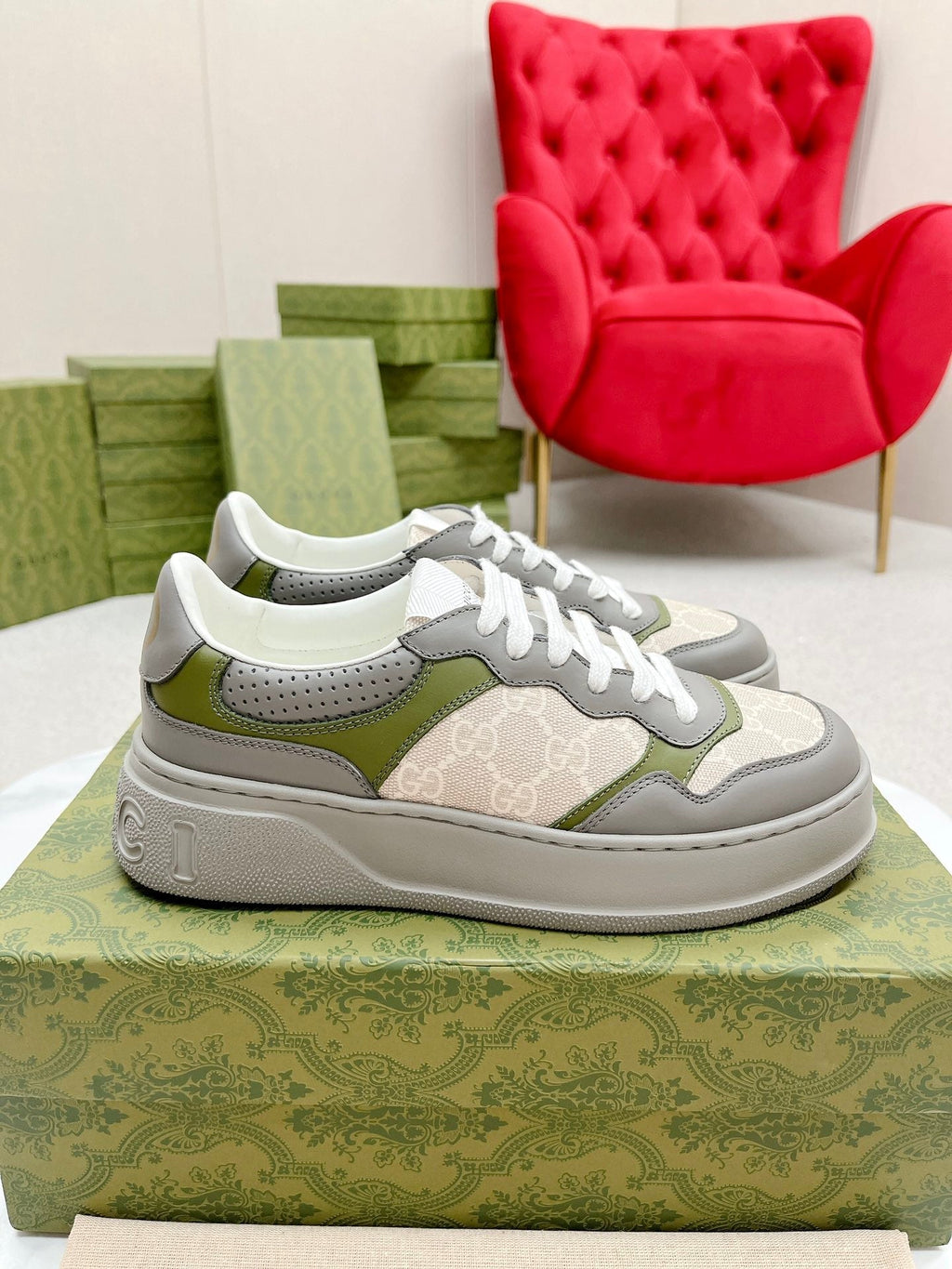 GUCCI TRAINER GRAY AND CREAMY WHITE CALFSKIN
