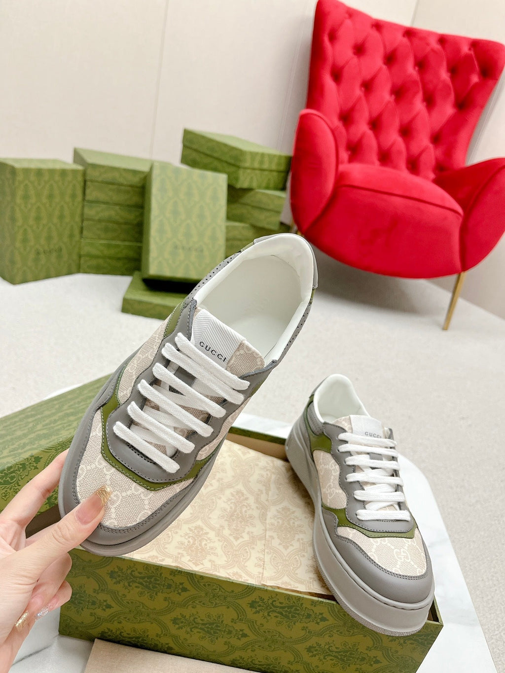 GUCCI TRAINER GRAY AND CREAMY WHITE CALFSKIN