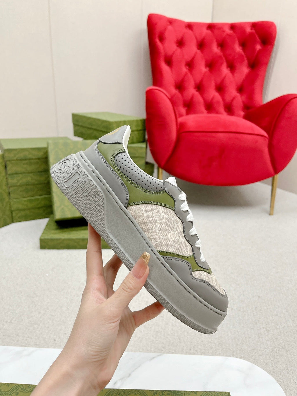 GUCCI TRAINER GRAY AND CREAMY WHITE CALFSKIN