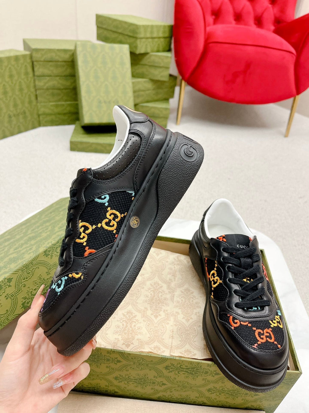 GUCCI TRAINER BLACK CALFSKIN WITH PATTERN