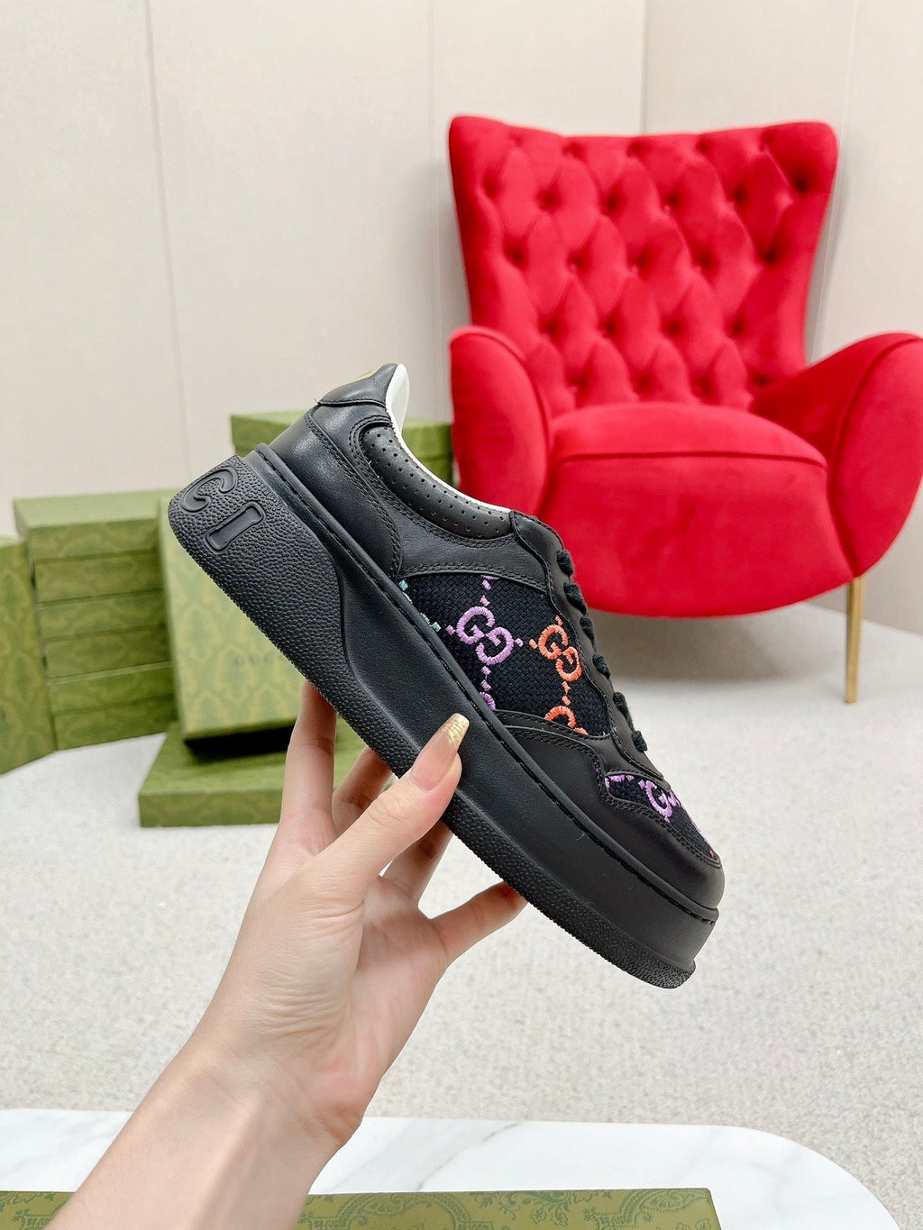 GUCCI TRAINER BLACK CALFSKIN WITH PATTERN