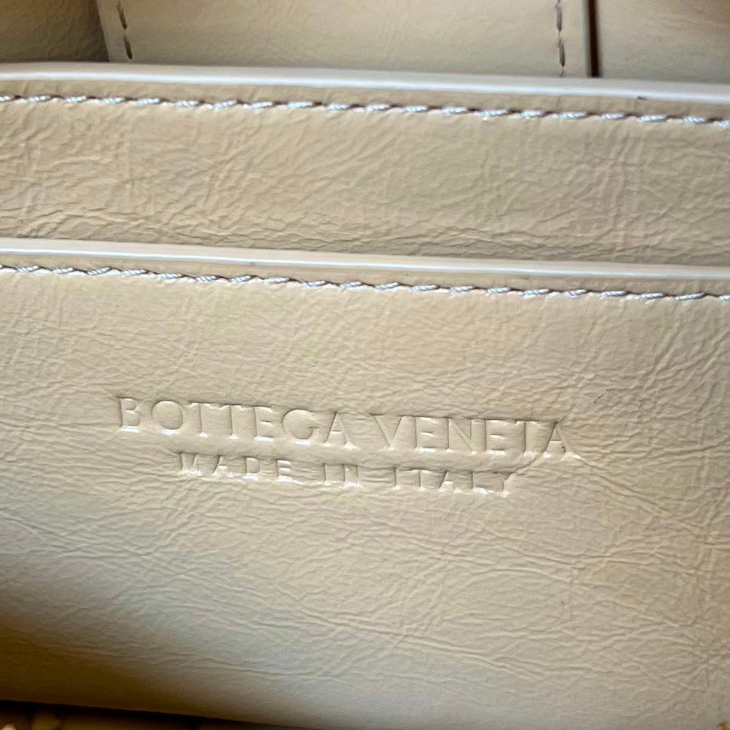 BOTTEGA VENETA SMALL BRICK CASSETTE 23 IN BLOND BEIGE SOFT LAMBSKIN