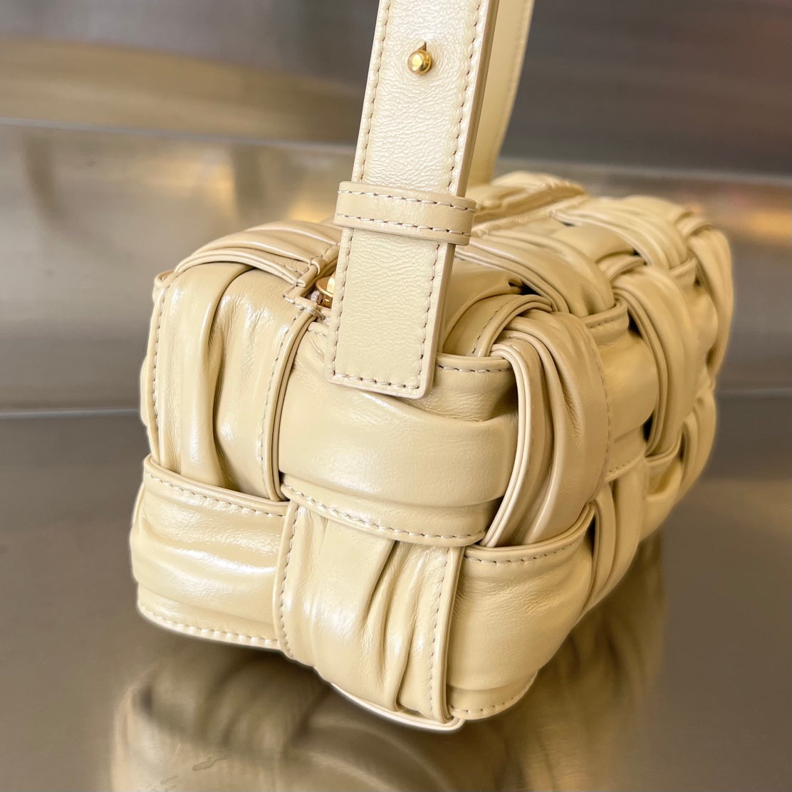 BOTTEGA VENETA SMALL BRICK CASSETTE 23 IN BLOND BEIGE SOFT LAMBSKIN