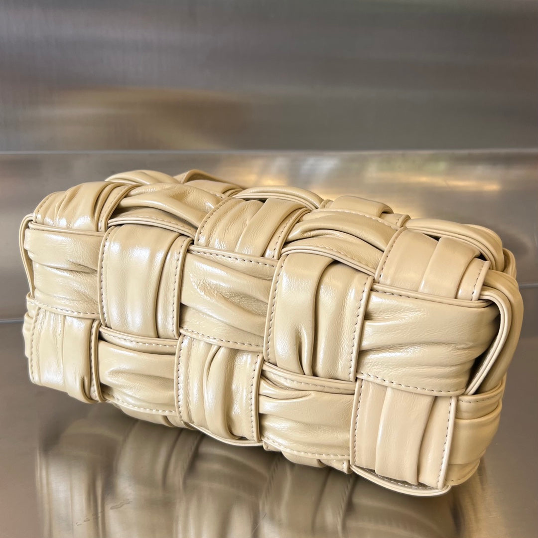 BOTTEGA VENETA SMALL BRICK CASSETTE 23 IN BLOND BEIGE SOFT LAMBSKIN