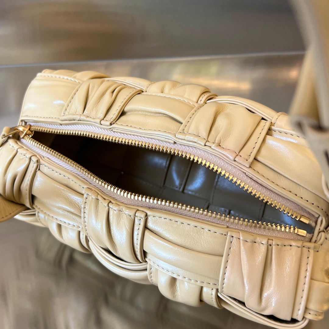 BOTTEGA VENETA SMALL BRICK CASSETTE 23 IN BLOND BEIGE SOFT LAMBSKIN
