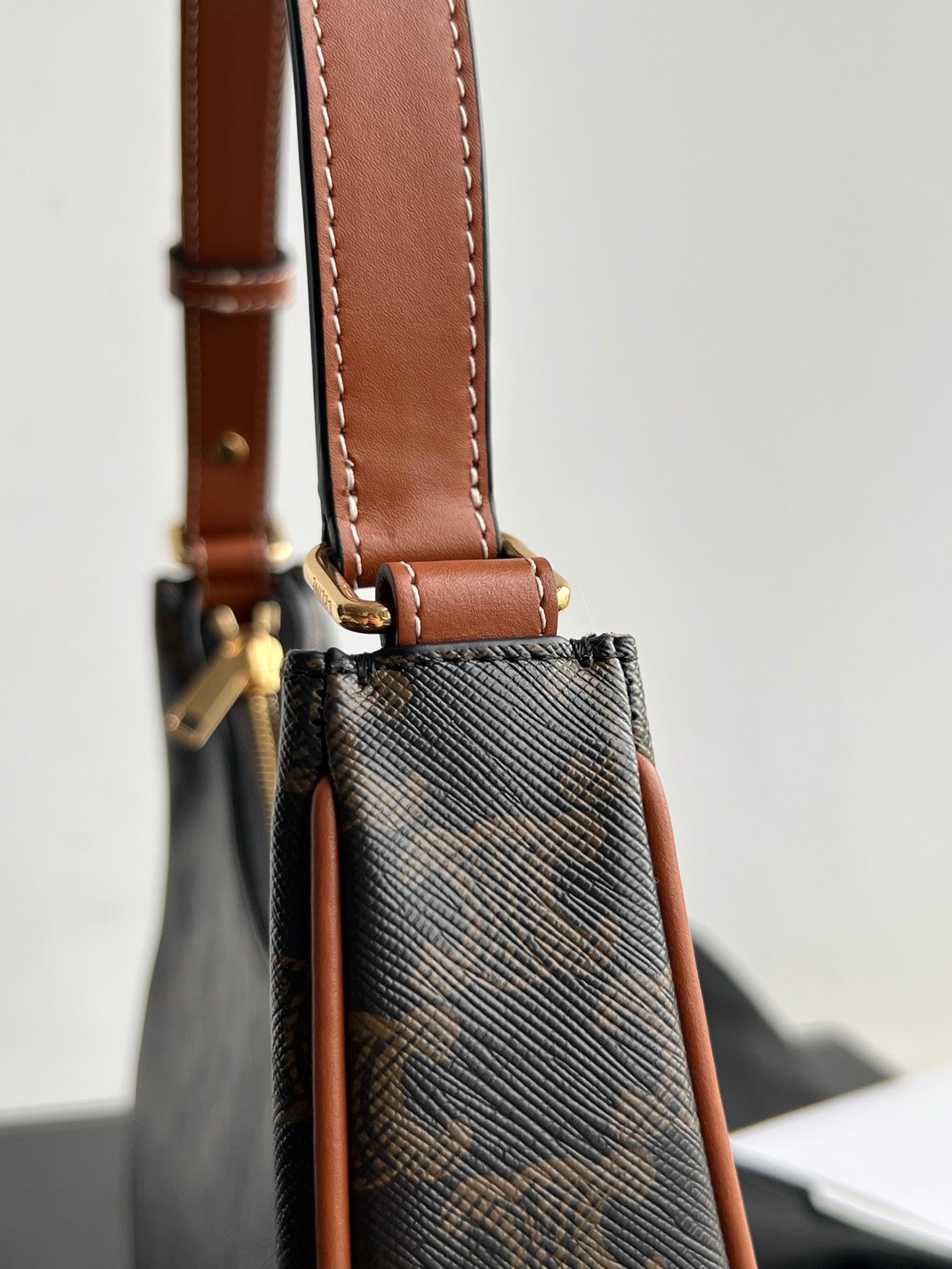 CELINE TRIPHOME 23 COWHIDE TAN CARO