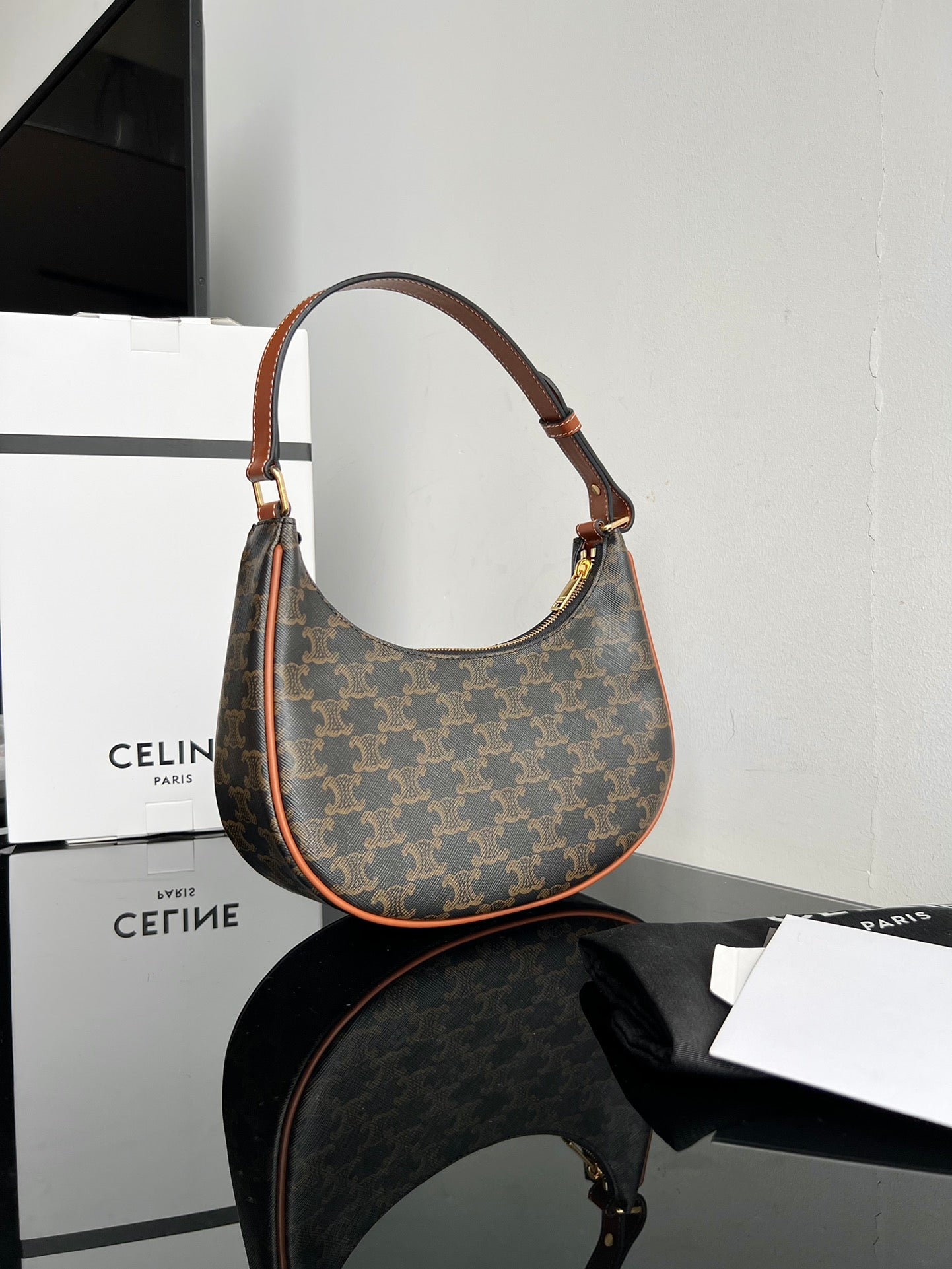 CELINE TRIPHOME 23 COWHIDE TAN CARO