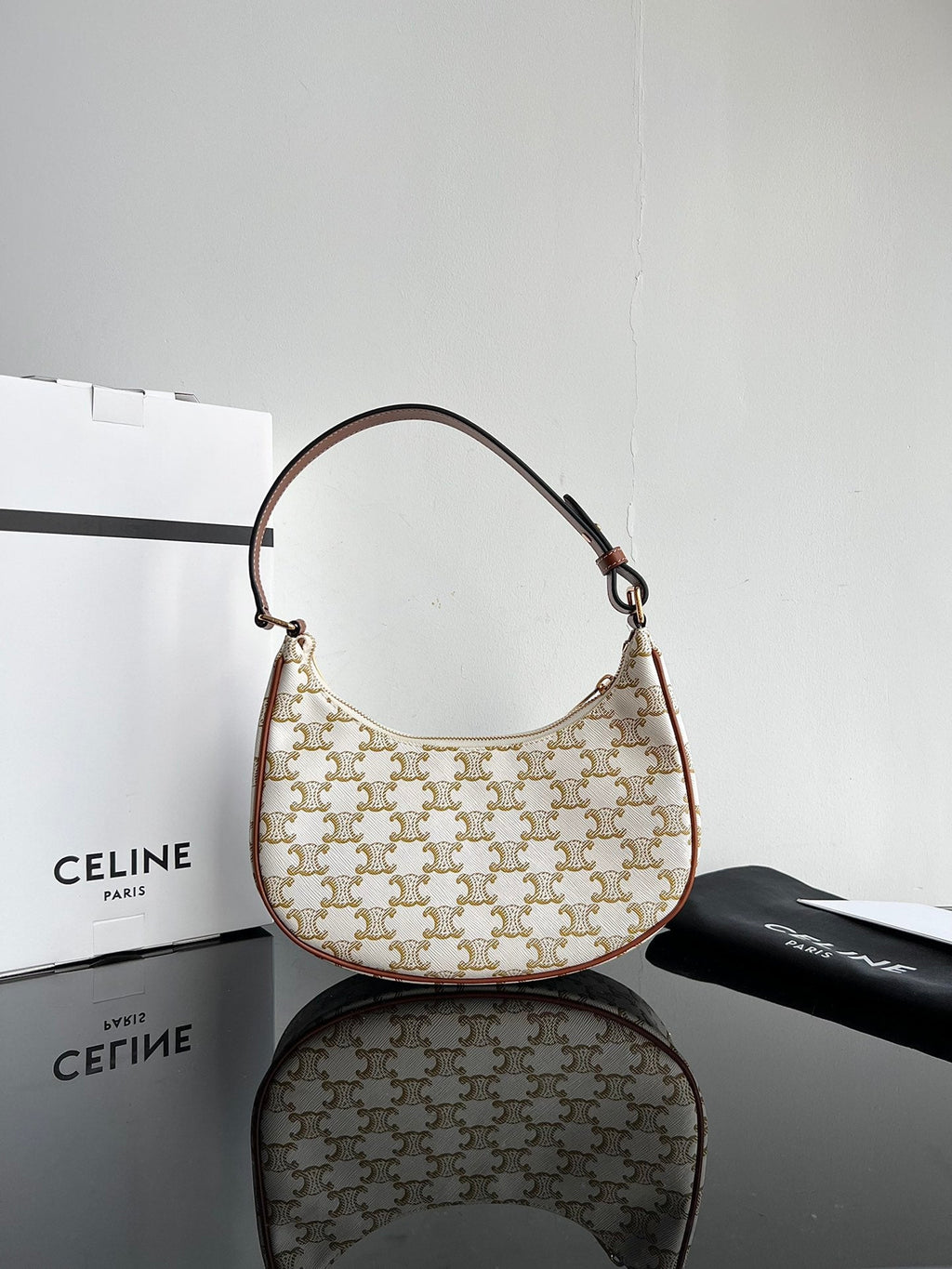 CELINE TRIOMPHE 23 COWHIDE WHITE CARO