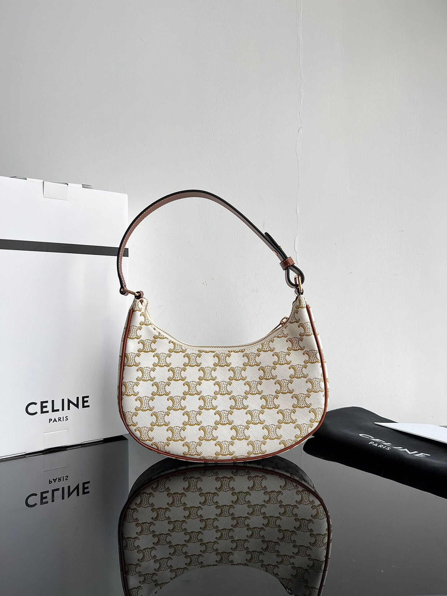 CELINE TRIOMPHE 23 COWHIDE WHITE CARO