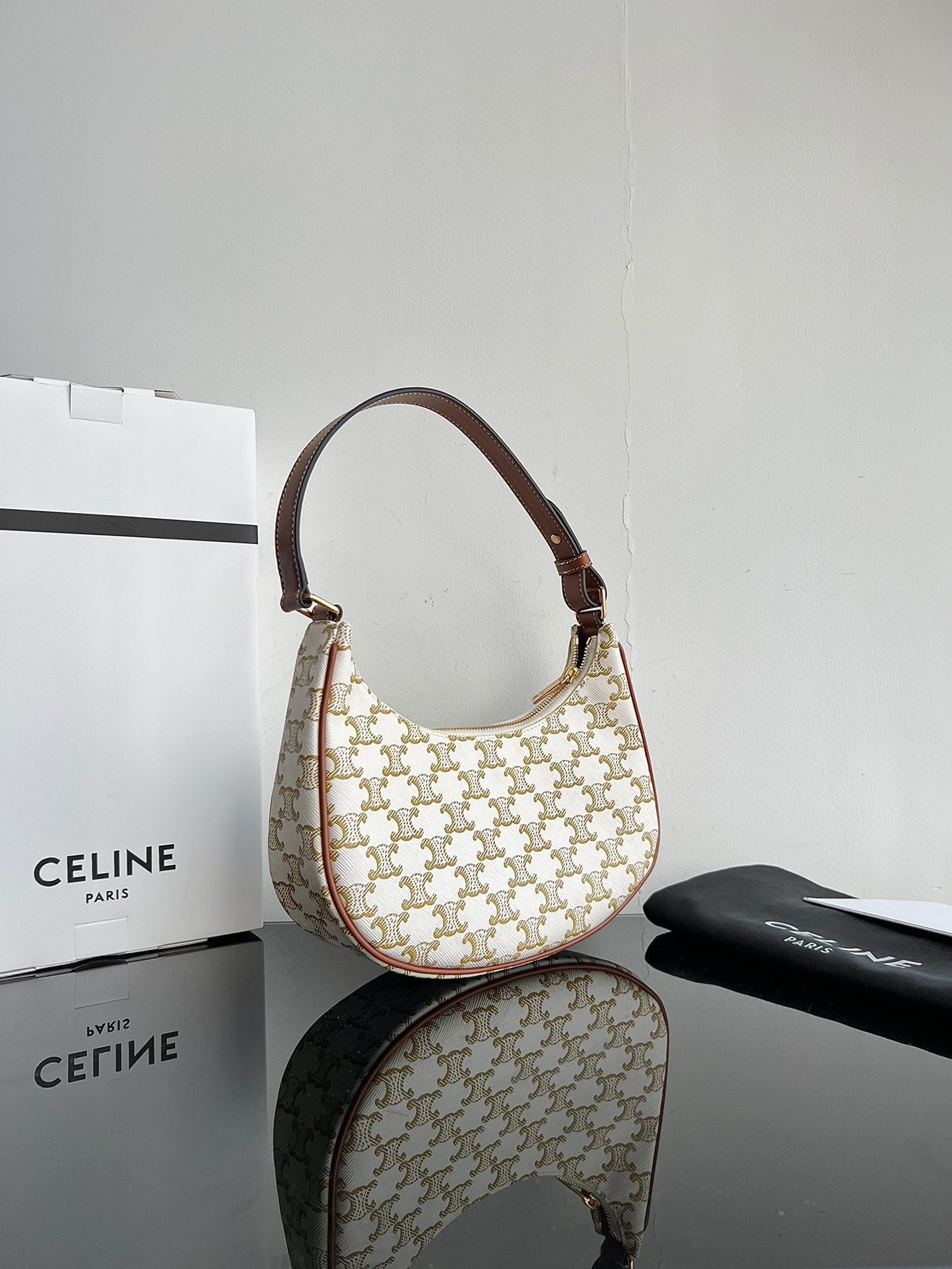 CELINE TRIOMPHE 23 COWHIDE WHITE CARO