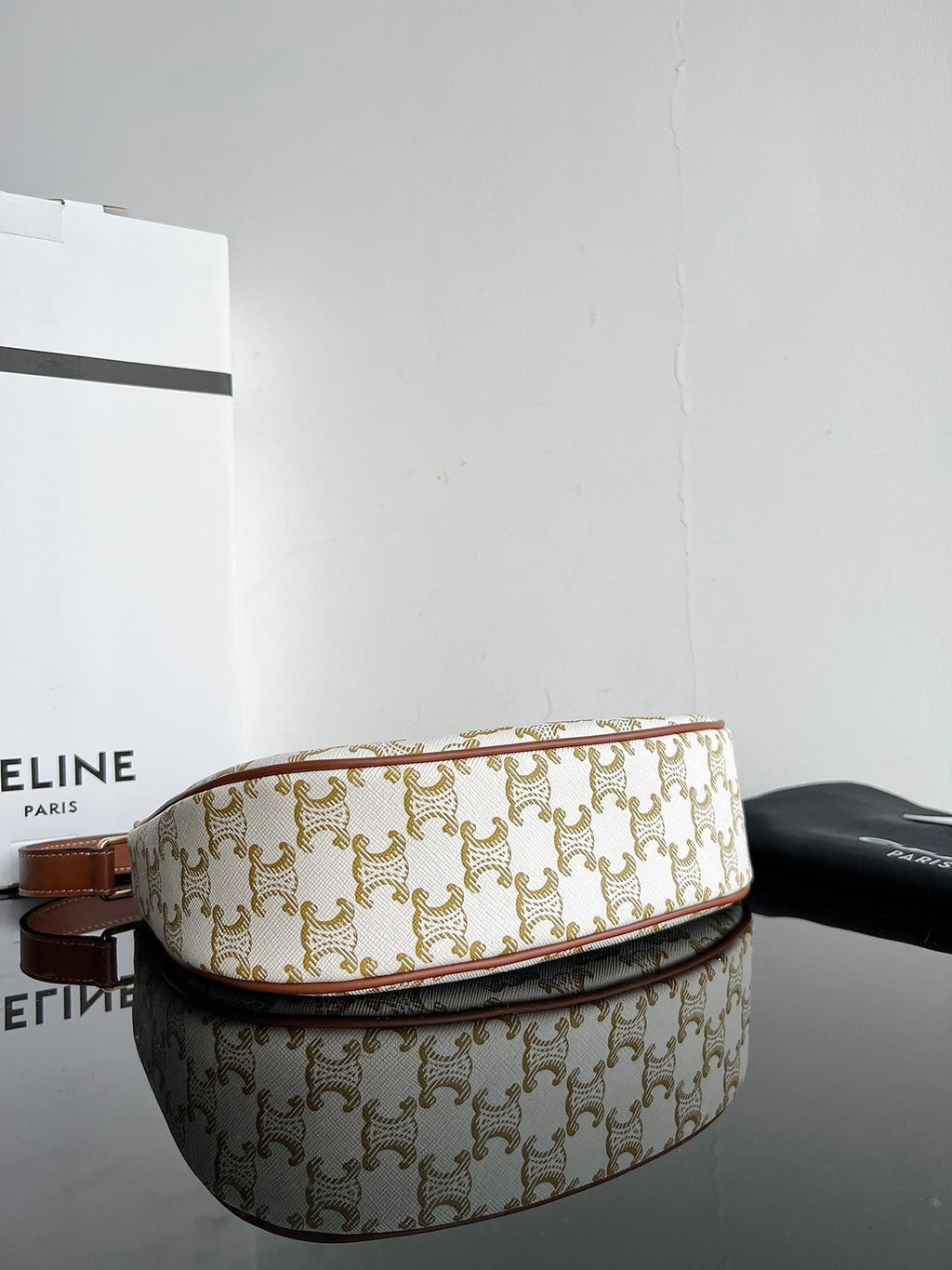 CELINE TRIOMPHE 23 COWHIDE WHITE CARO