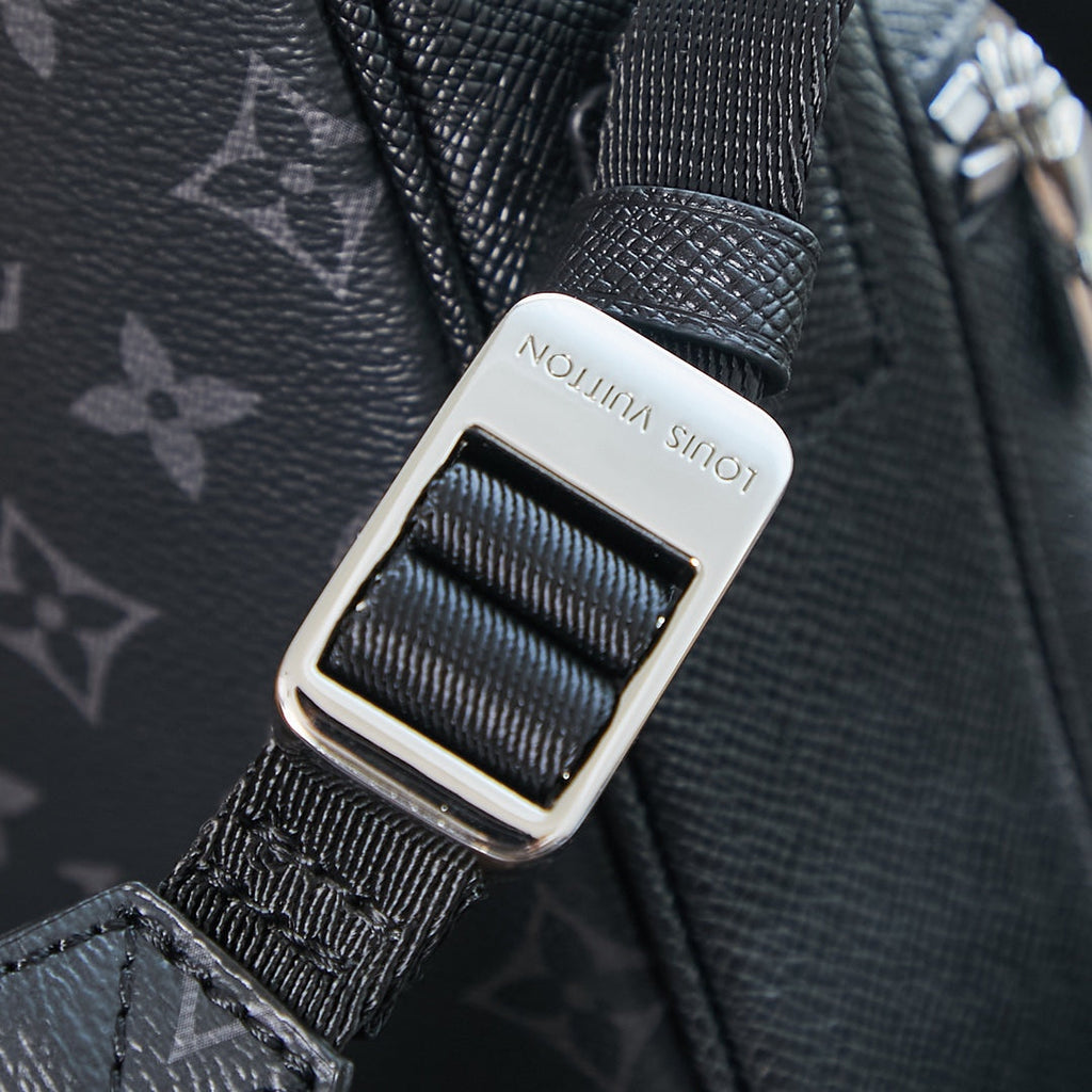 LOUIS VUITTON OUTDOOR MESSENGER 26 IN BLACK TAIGA LEATHER MIX MONOGRAM ECLIPSE CANVAS