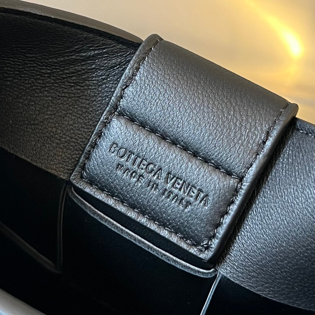 BOTTEGA VENETA PHONE BAG 18 IN BLACK LAMBSKIN