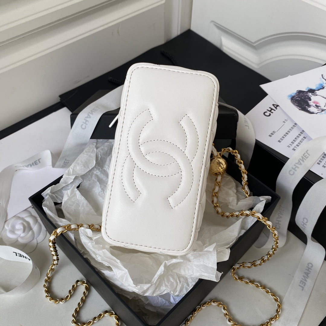 CHANEL SMALL VANITY CASE 17 IN WHITE CALFSKIN GOLD HARDWARE