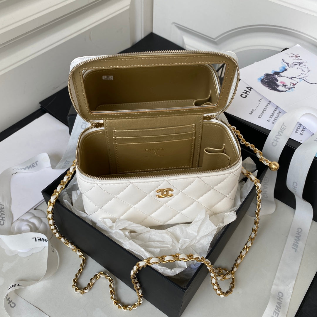 CHANEL SMALL VANITY CASE 17 IN WHITE CALFSKIN GOLD HARDWARE