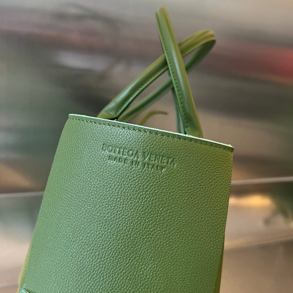 BOTTEGA VENETA ARCO TOTE 36 IN GLADE GREEN CALFSKIN
