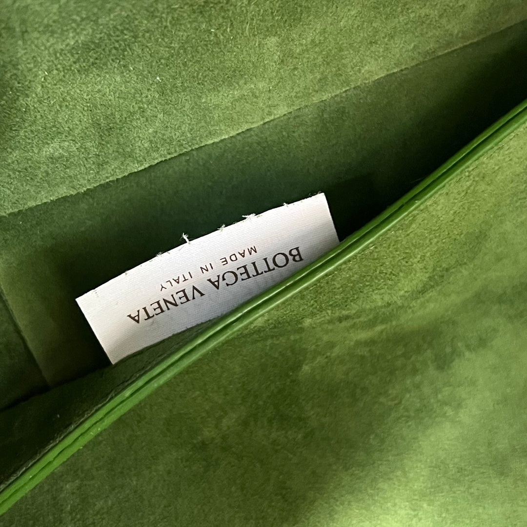 BOTTEGA VENETA ARCO TOTE 36 IN GLADE GREEN CALFSKIN